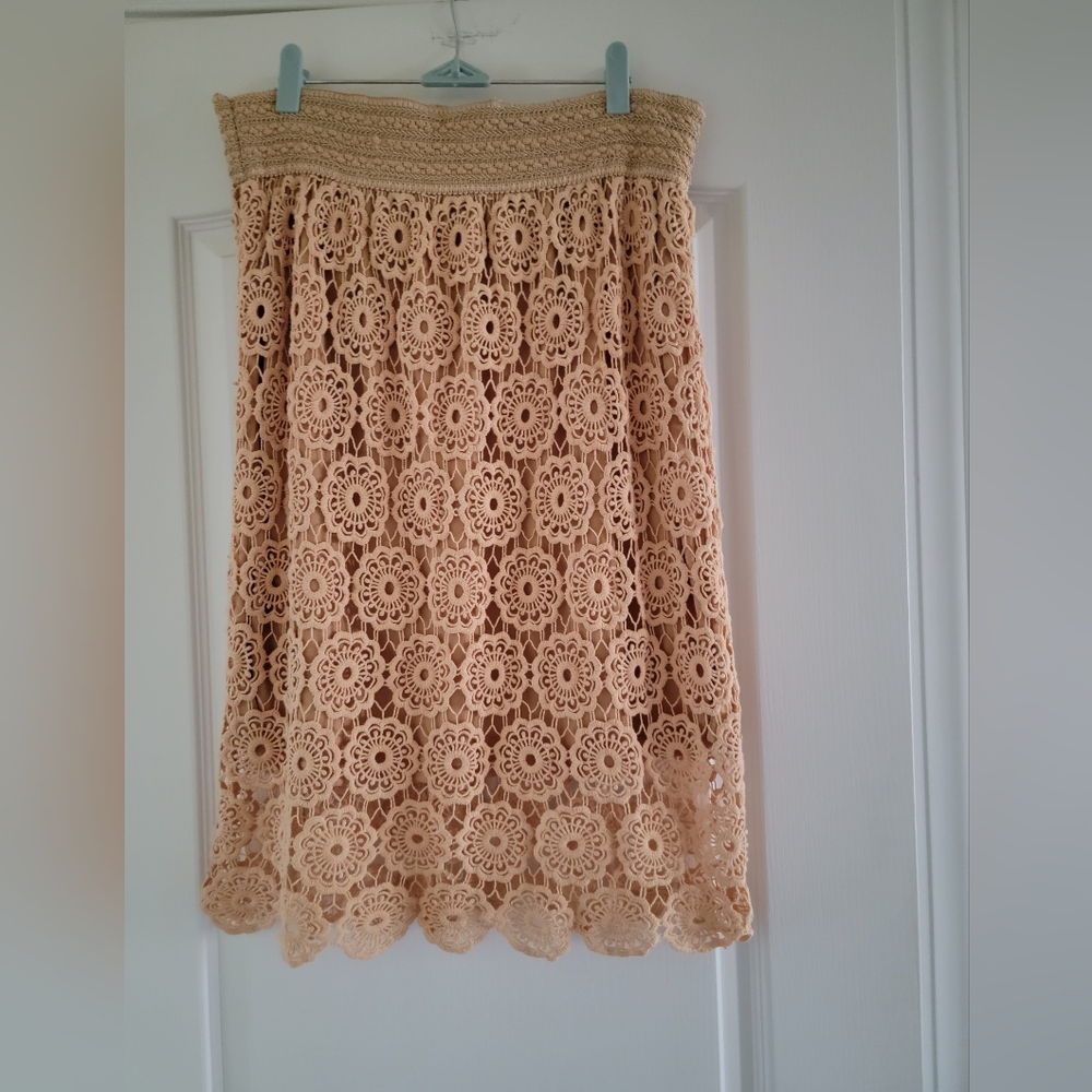 Lace skirt